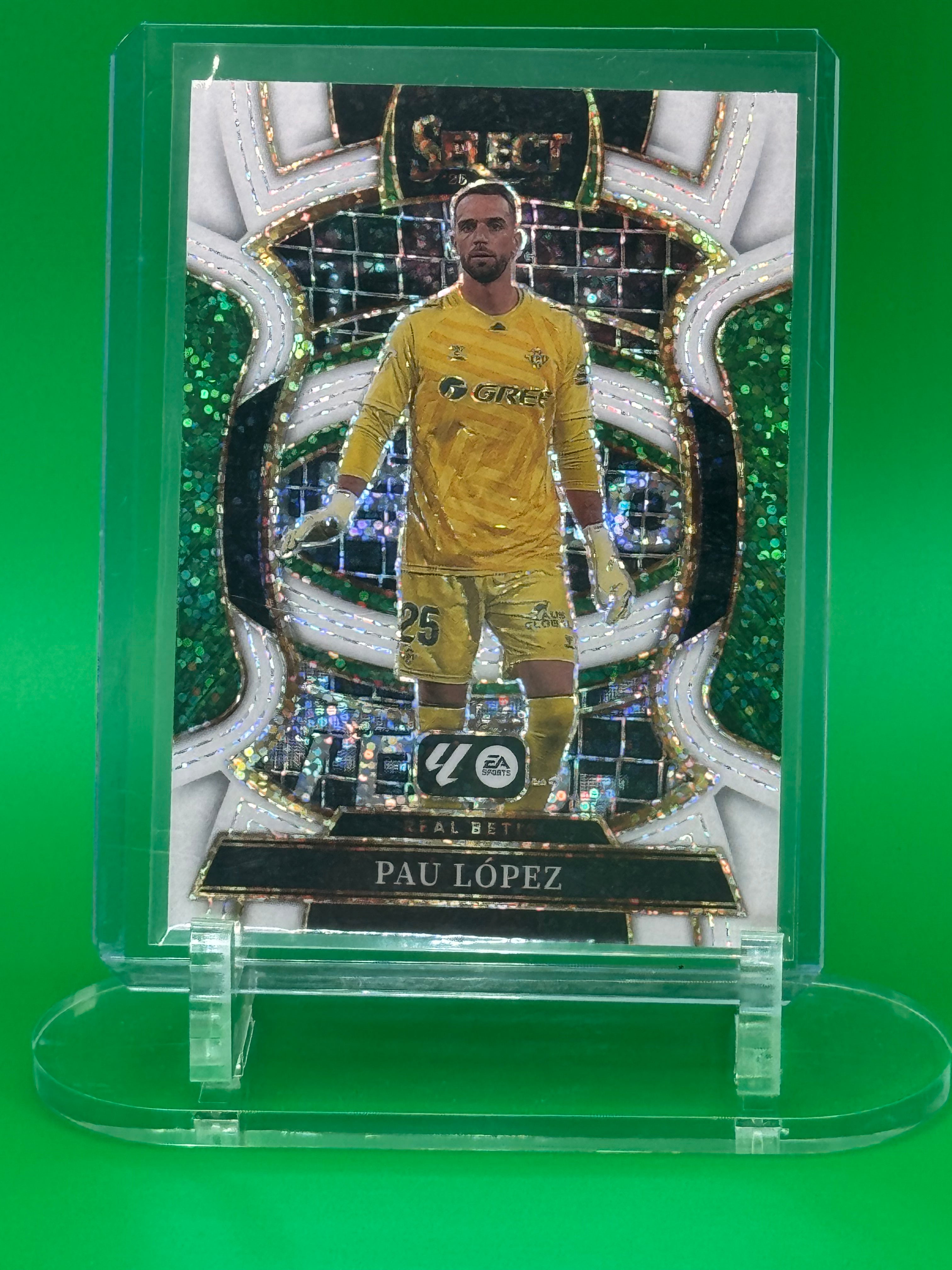2025-26 Panini La Liga White Sparkle2025-26 Panini La Liga White Sparkle PAU LÓPEZ Terrace Real Betis EA Sports FC PAU LÓPEZ Terrace SSP Real Betis EA Sports FC